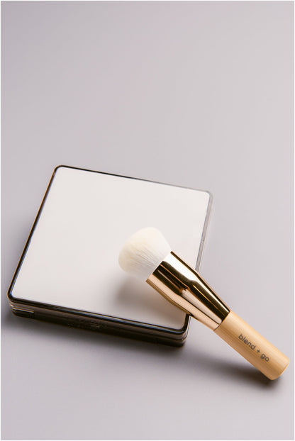 Capsule makeup palette and brushes – glow capsule bundle