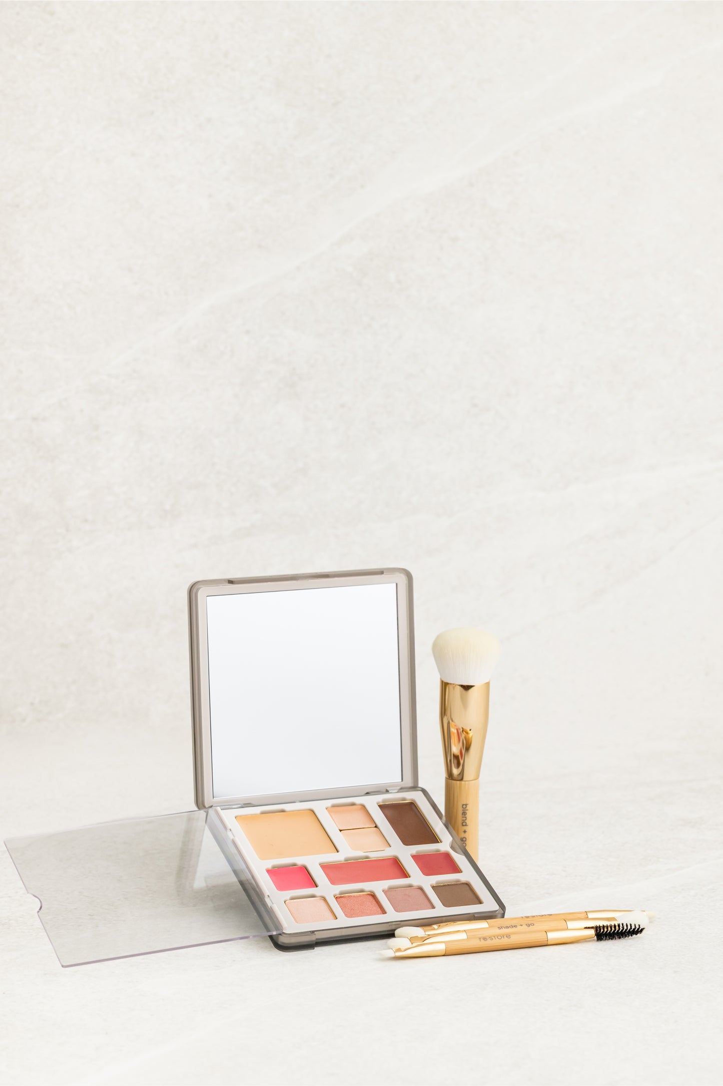 Glow capsule makeup bundle – custom travel makeup palette with brushes